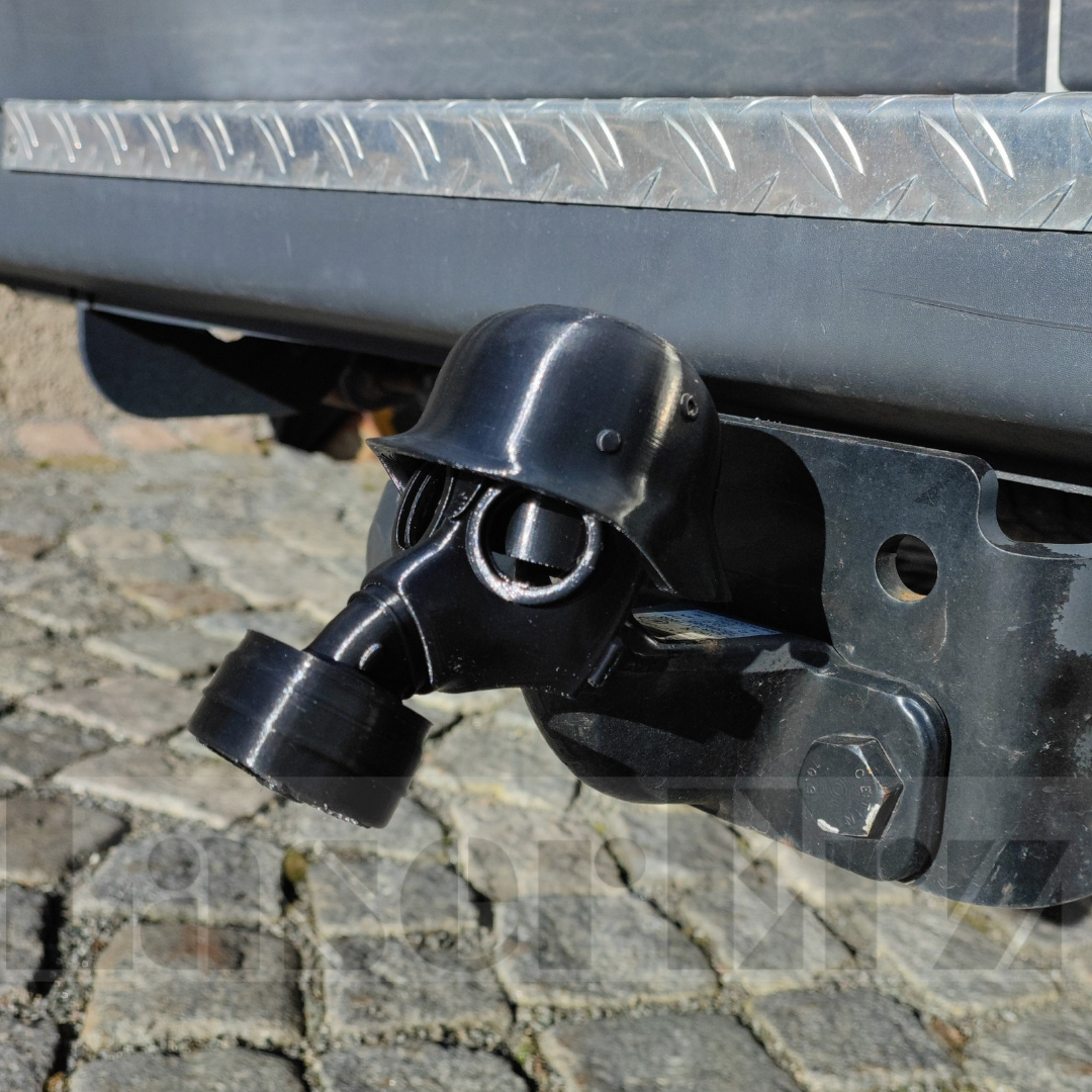 AHK Stahlhelm mit Gasmaske Schwarz (Anhänger-Kupplung Abdeckung) 3D-Druck