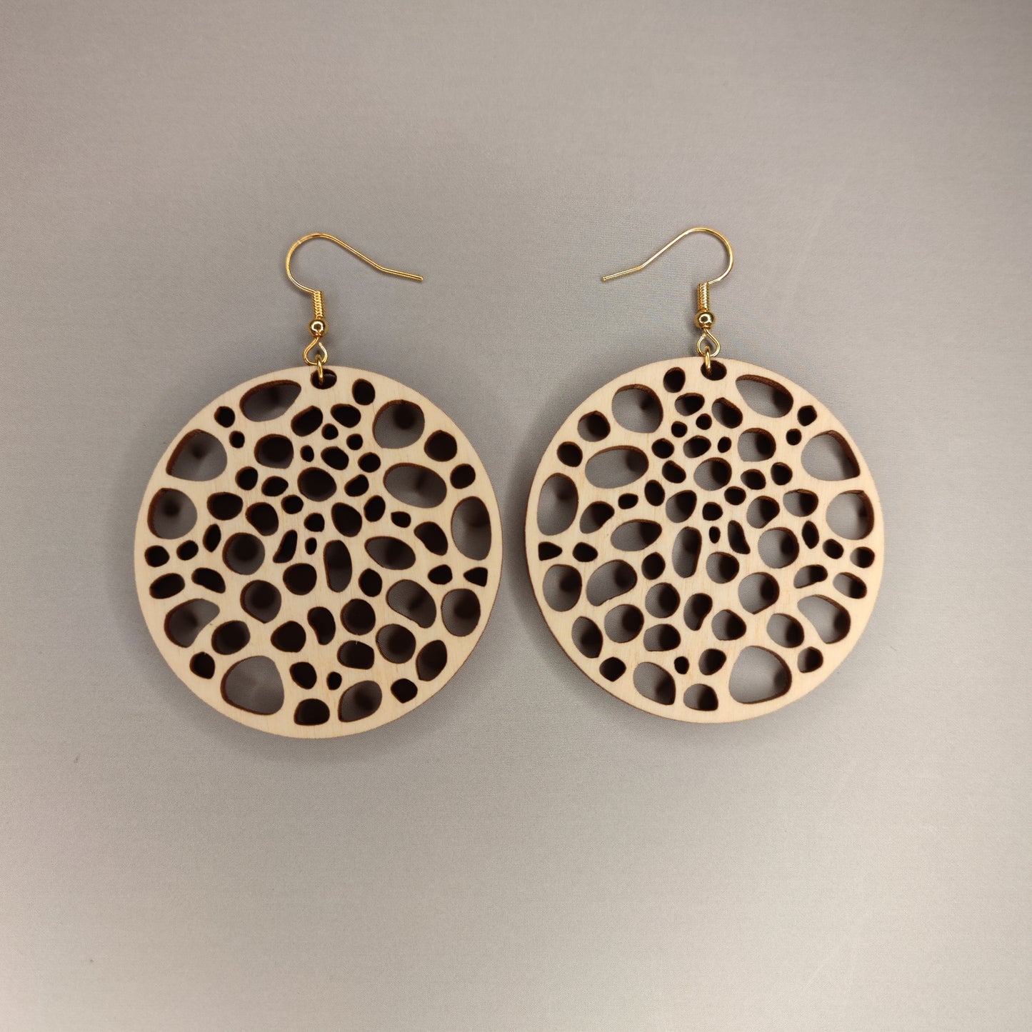 Organisches Design Ohrringe aus Holz