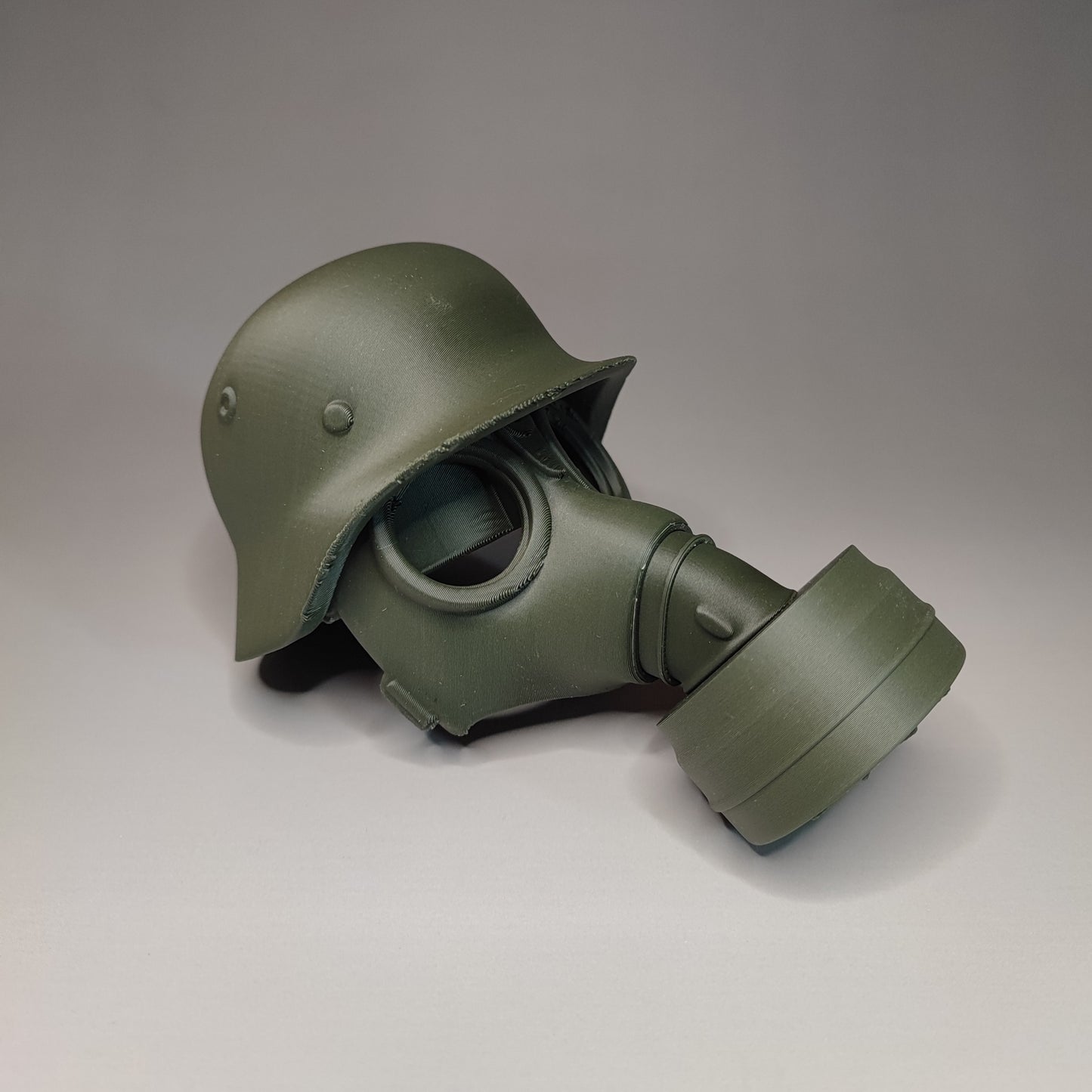 AHK Stahlhelm mit Gasmaske Grün (Anhänger-Kupplung Abdeckung) 3D-Druck
