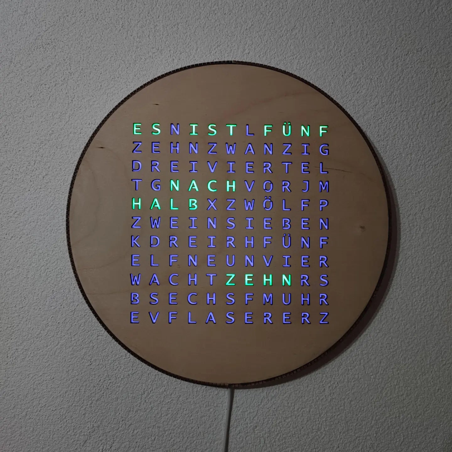 Wort-Uhr "smart" mehr farbige LEDs mit WiFi / Wordclock (Birke) - LaserErz