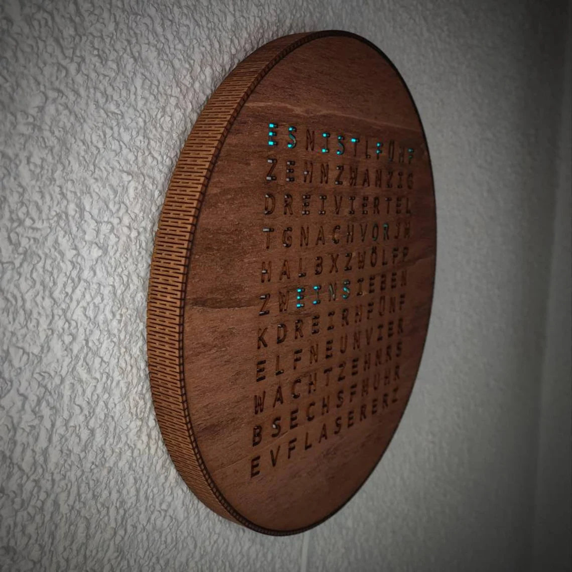 Wort-Uhr "smart" mehr farbige LEDs mit WiFi / Wordclock (Teak) - LaserErz