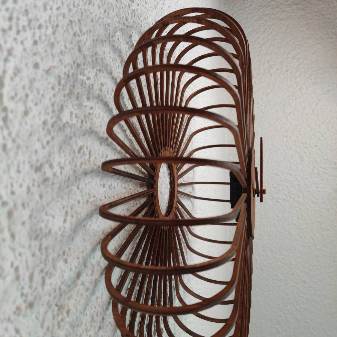 Moderne Wand-Uhr "Sphera"  3 dimensonale Funk-Uhr - LaserErz