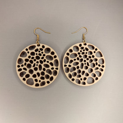Organisches Design Ohrringe aus Holz